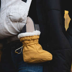 Chaussons de portage doublé et imperméable en softshell. Idéal pour garder les pieds de bébé bien au chaud et au sec. Achat Suisse
