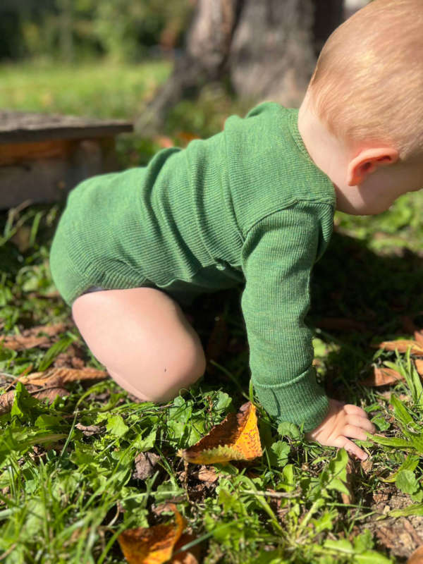 Le body évolutif manymonths en laine mérinos pour tenir chaud à bébé tout l'hiver! Idéal pour le portage, le ski, le vélo et les balades. Achat en Suisse sur jeteporte